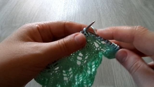 Ажурный узор Листья. Вязание спицами.