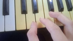 Учимся играть на фортепиано "Жучка и кот"