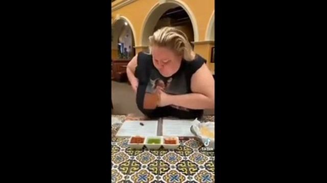 милая девушка не любит насекомых Приколы. Угар. Ржака. Смешное видео.