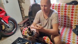 Honda CBR 954 RR FIREBLADE. Замена топливного фильтра.