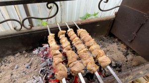 Дачный шашлычок 😋. Нужна трава 🤣. Выручает старая добрая косилка.