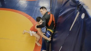 Проход в ноги как делает Хабиб Нурмагомедов: ММА против Тайского.