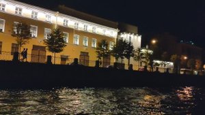 цирк Чинизелли ночью ,вид с воды