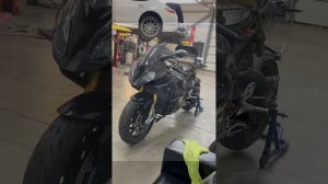 BMW S1000RR замена натяжителя цепи грм переклейка боковых ?