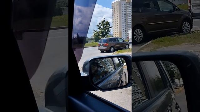 Минск дневной.Дворы, дороги и помощь соседа.Едем на да? смотреть онлайн