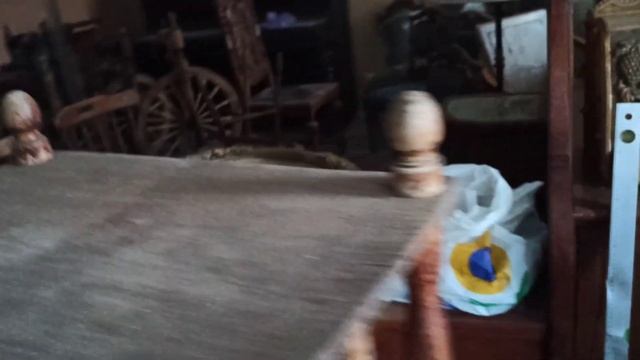 старинная этажерка необычной формы смотреть онлайн