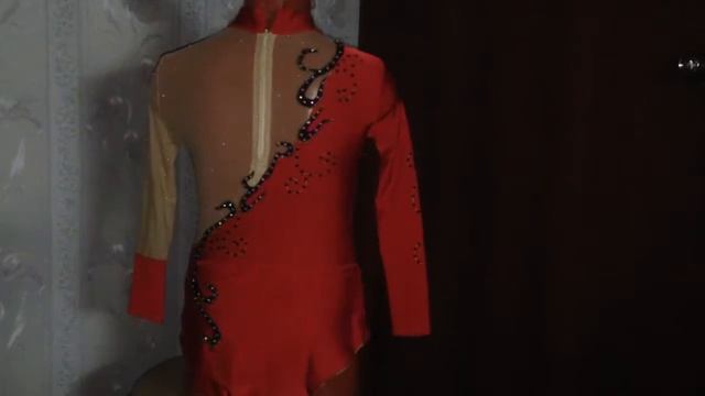 Купальник для художественной гимнастики красный "Аме? смотреть онлайн