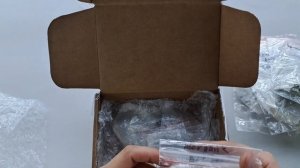 Распаковка посылки с фиалками