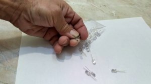 Приобрел мигающие разноцветные светодиоды. Проверяю как светят.