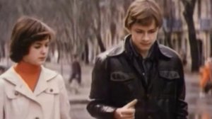 Виктор Попков (бас) поёт под гитару.Песня нашей юности