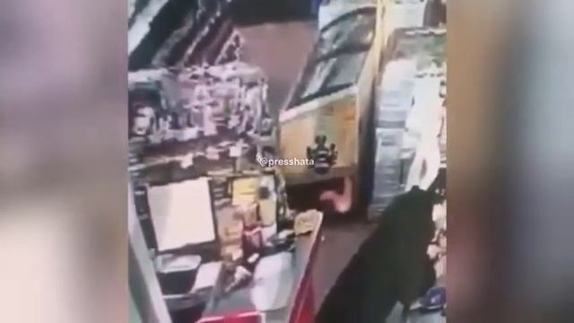 В Петрозаводске мигрант украл специальный ящик для по смотреть онлайн