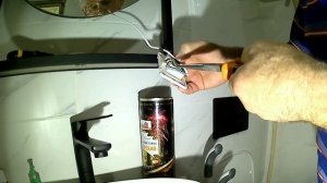 Установили розетку без сверления кафеля. Guru from the USSR..