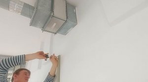 Крепим вешалку из полипропиленовых труб