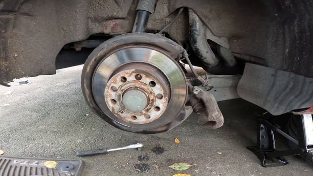 Замена тормозных дисков и колодок JETTA 6 смотреть онлайн