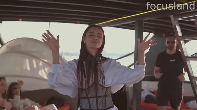 Indila - Comme Un Bateau (remix) смотреть онлайн