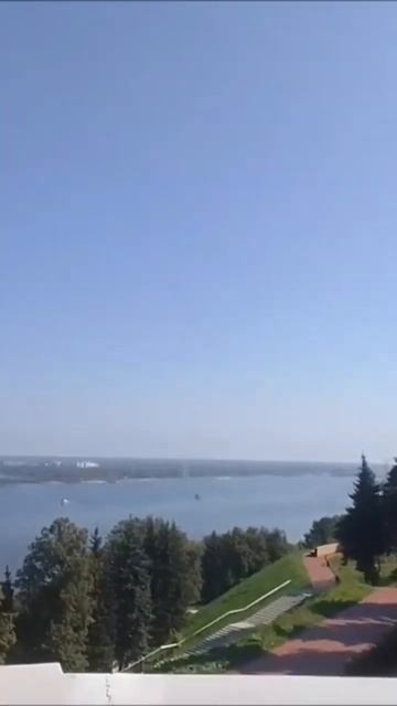 Вид на Волгу с Чкаловской лестницы #нижнийновгород #ле смотреть онлайн