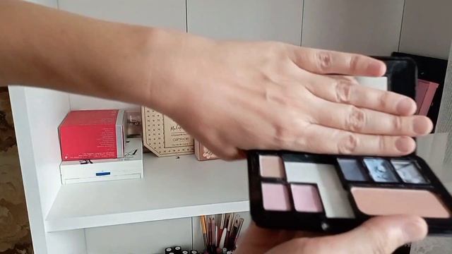 Косметическая этажерка любителя косметики смотреть онлайн