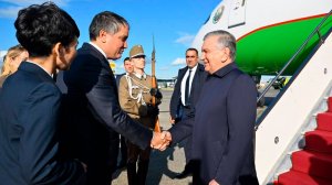 Шавкат Мирзиеев прибыл в Венгрию для участия в саммите Организации тюркских государств