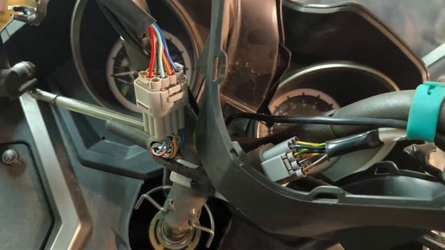 Макси скутер Ariic 318 стучит руль, подтяжка руля. смотреть онлайн