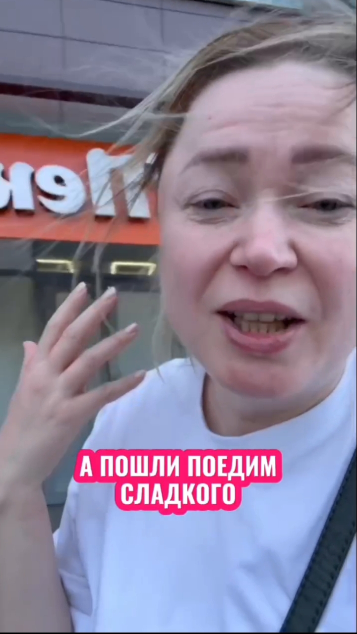 Обзор тортиков в пекарне в Сочи. А вы любите взять  один или несколько  десертов на пробу?🤔