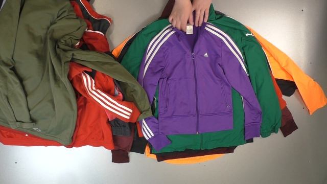 лот 3199 Спортивные ветровки крем (7,4 кг, 19 шт, 9500 руб, 498 р? смотреть онлайн