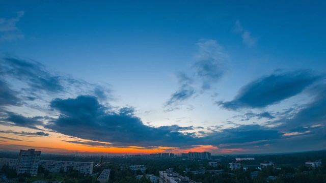 Предавгустовский закат 2023.07.31 [2K | Stumbleine — Polka Dots] смотреть онлайн