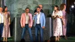 Сотни человек стоя спели «День Победы» с «Хором Турецкого» в штаб-квартире ООН