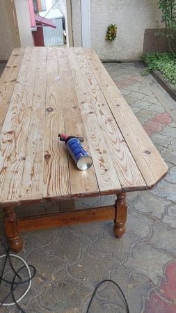 Снятие старой краски с деревянного стола