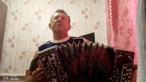 Цветет сирень у нашего крылечка.