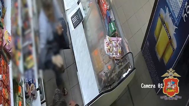 В Дмитровском г.о. полицейские задержали мужчину, подозреваемого в разбойном нападении в магазине смотреть онлайн