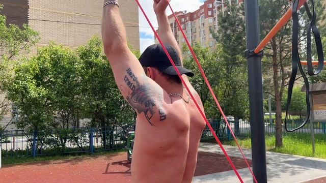 КАК ПРОКАЧАТЬ РУКИ с помощью резиновых эспандеров в д? смотреть онлайн