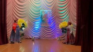 Дефиле народных костюмов.