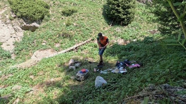 С рюкзаком в горы! Готовка, горы мусора смотреть онлайн