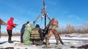 Мотособака Бурлак ушла под лёд. Достаем лебедкой