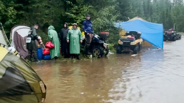 Великий потоп на Северном Урале. Плавающие квадроцикл смотреть онлайн