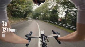 В дождь на шоссейнике: падение на мокром спуске