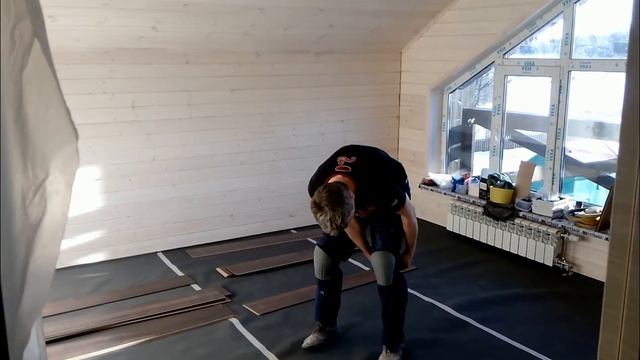 Тестим наколенники на ламинатике. смотреть онлайн