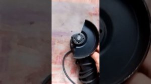 Зажало диск ,как открутить гайку на 125  болгарке за 1 ми?