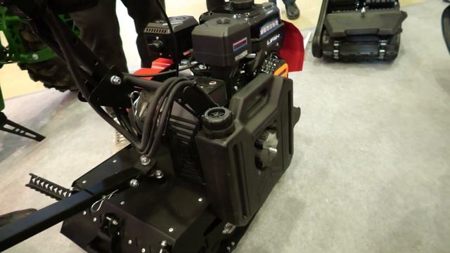 SIBMASTER. Мотоснегокаты сноуборды мотобуксировщики. Выс