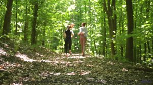 Музыка превращает съёмку в настоящий портал в мечты - Climbing The Mountain -- Podington Bear -- Mee