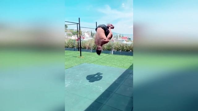 Маленький МОНСТР турника - Antonio Gastelum смотреть онлайн