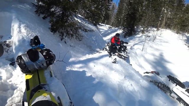 Врезались сломались все в один день на снегоходе Polaris 8 смотреть онлайн