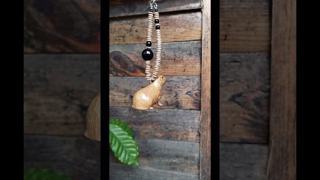 Брелок, підвіс на рюкзак з капібарою смотреть онлайн