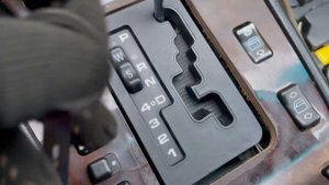 Как снять дерево центральной консоли на W140 Стосороков