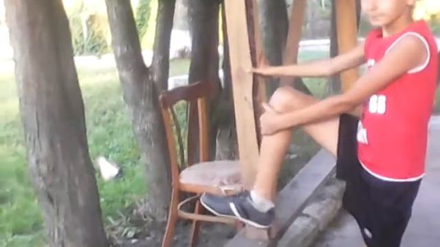 Нога сквозь лавку смотреть онлайн