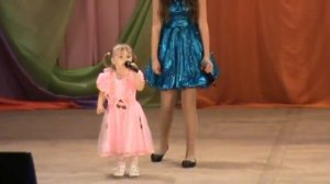 прикол! в два года- на сцене!полина варганова