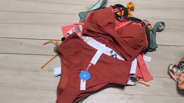 Лот 52. Купальники Cupshe смотреть онлайн