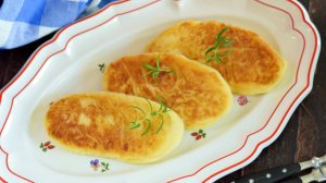 Зразы картофельные с ветчиной и сыром на сковороде
