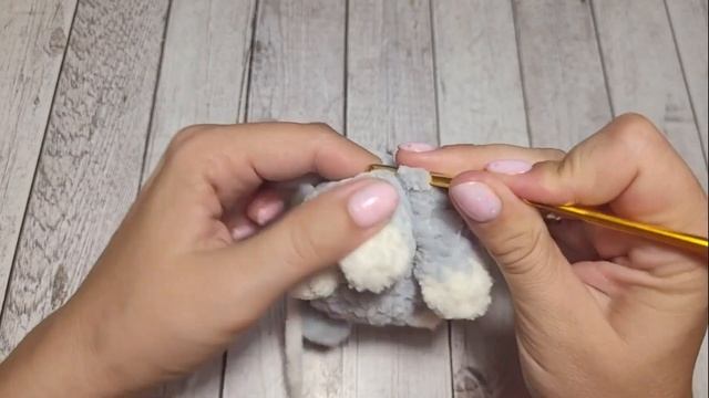 Мопс из плюшевой пряжи вязаный крючком👍crochet pug dog✨gehäk смотреть онлайн