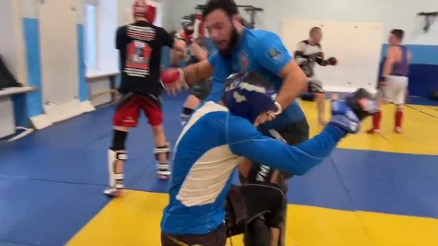 Зарубились в конце недели. ММА спарринги. смотреть онлайн